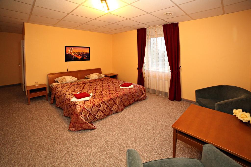 Hotel Zemgale à Jelgava Chambre photo