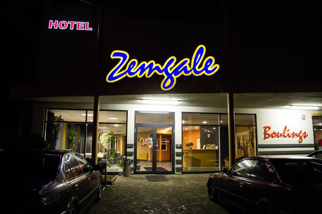Hotel Zemgale à Jelgava Extérieur photo
