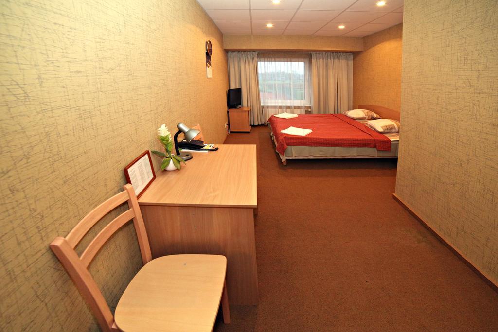 Hotel Zemgale à Jelgava Extérieur photo